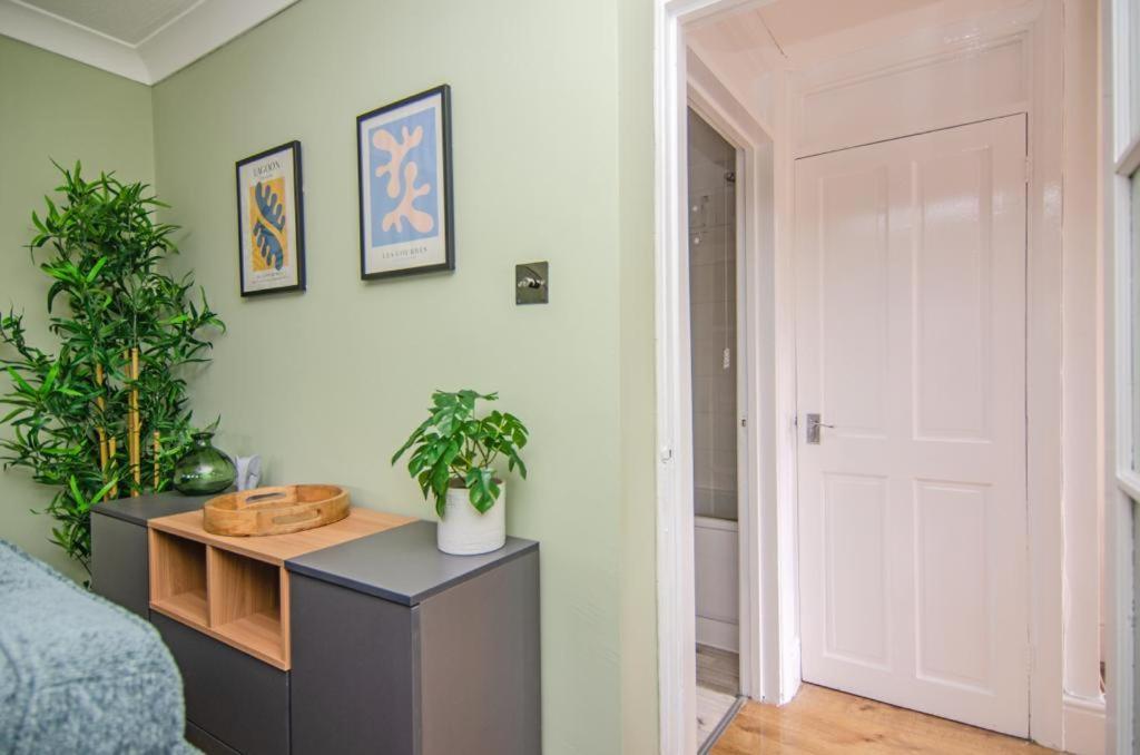 Cosy Lichfield Apartment エクステリア 写真