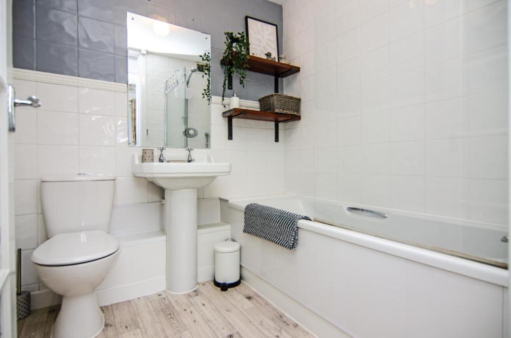Cosy Lichfield Apartment エクステリア 写真