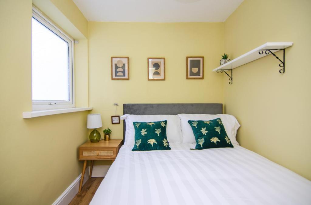 Cosy Lichfield Apartment エクステリア 写真