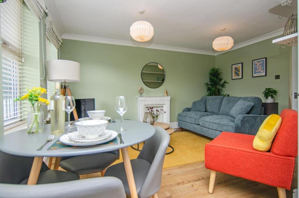 Cosy Lichfield Apartment エクステリア 写真