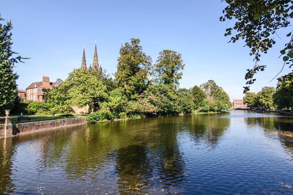 Cosy Lichfield Apartment エクステリア 写真